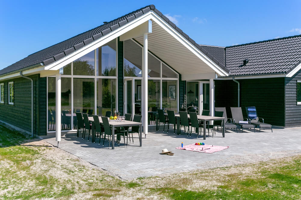 Dette lekre huset med svømmebasseng, nr. 459, med plass til 16 personer, ligger i Lolland/Falster/Møn