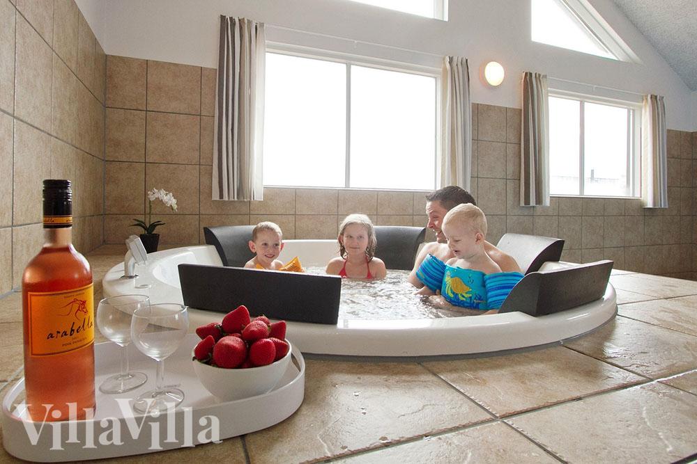 Nyt varmen i boblebadet i luksushus nr. 316 i Fyn og øyer