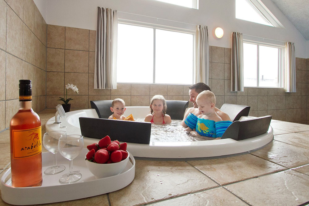Nyt varmen i boblebadet i luksushus nr. 316 i Fyn og øyer