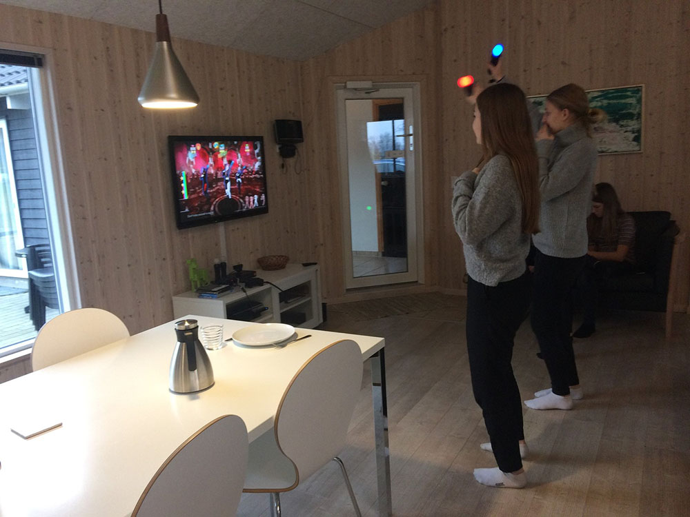 Konkurrer i feriehusets aktivitetsrom når dere besøker luksushus nr. 316 i Fyn og øyer.