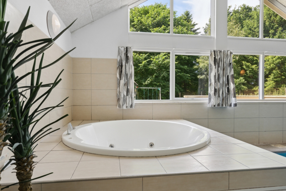 Nyt varmen i boblebadet i luksushus nr. 320 i Østjylland