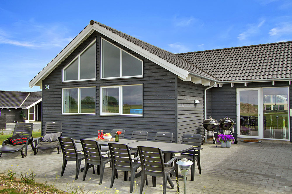 Nyt en grillkveld på terrassen i luksushus nr. 319 i Fyn og øyer