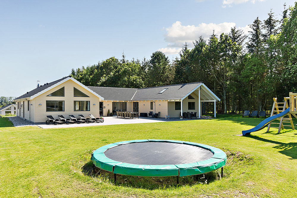 Dette lekre huset med svømmebasseng, nr. 330, med plass til 24 personer, ligger i Østjylland