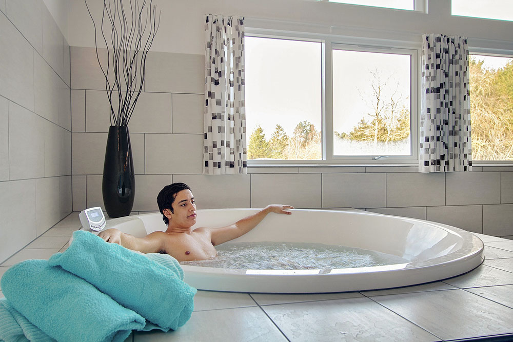 Nyt varmen i boblebadet i luksushus nr. 334 i Østjylland
