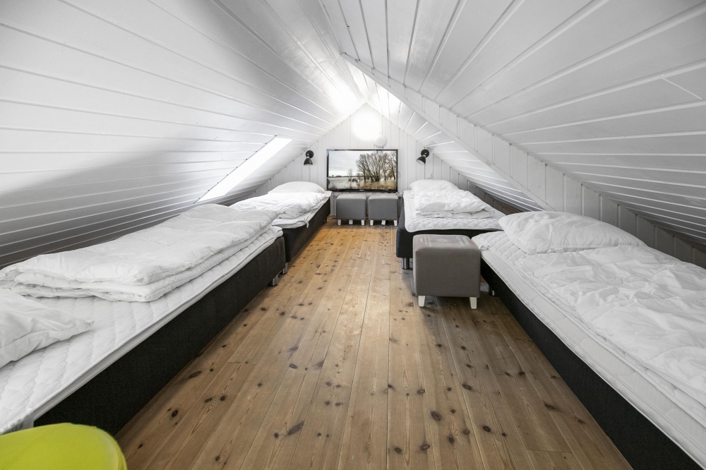 Noen av de 20 soveplassene i luksushus nr. 332 finnes på hems