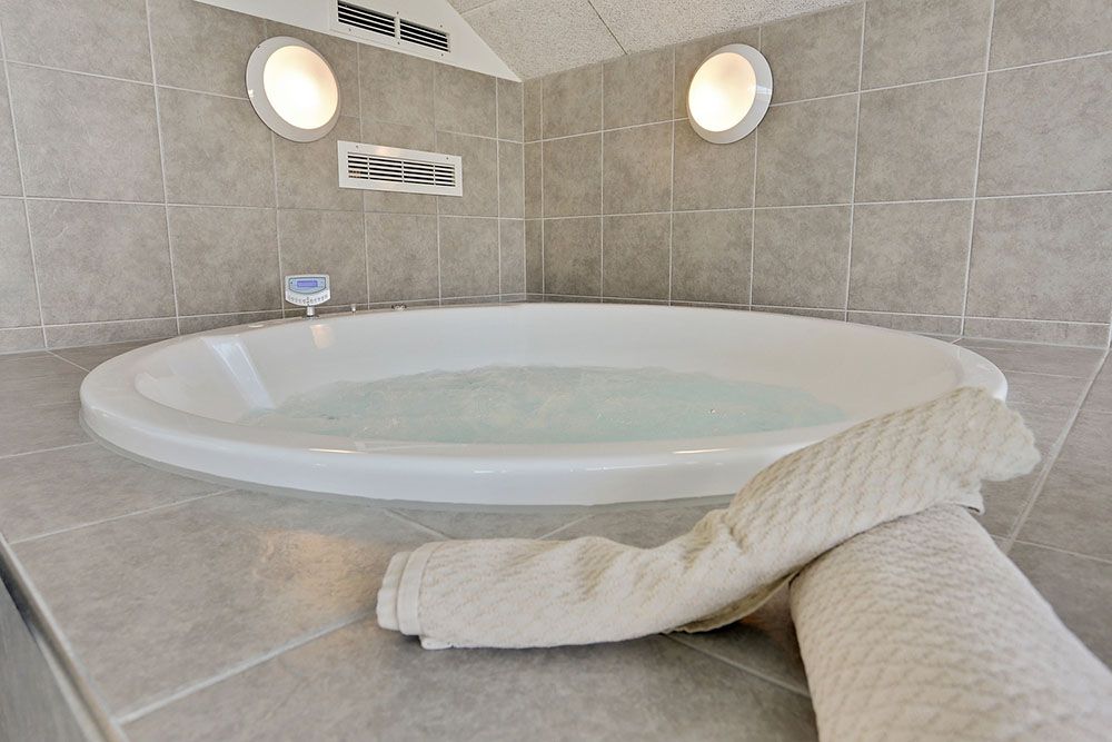 Nyt varmen i boblebadet i luksushus nr. 336 i Fyn og øyer