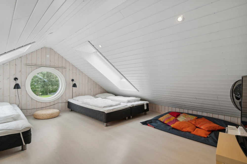 Noen av de 16 soveplassene i luksushus nr. 339 finnes på hems