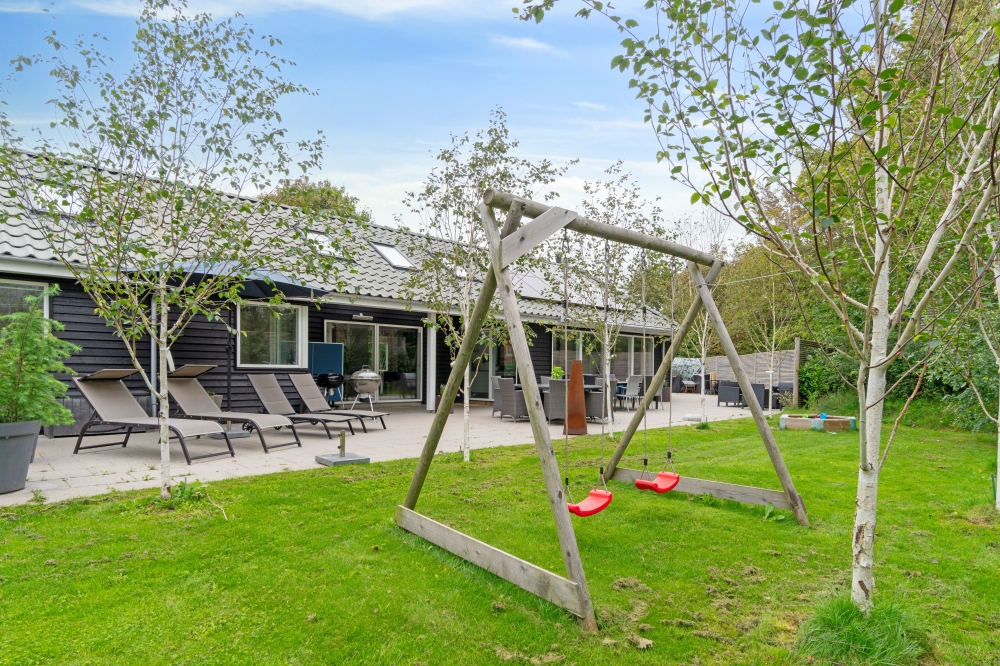 Luksushus nr. 339 har en deilig terrasse med gode hagemøbler til 16 personer.