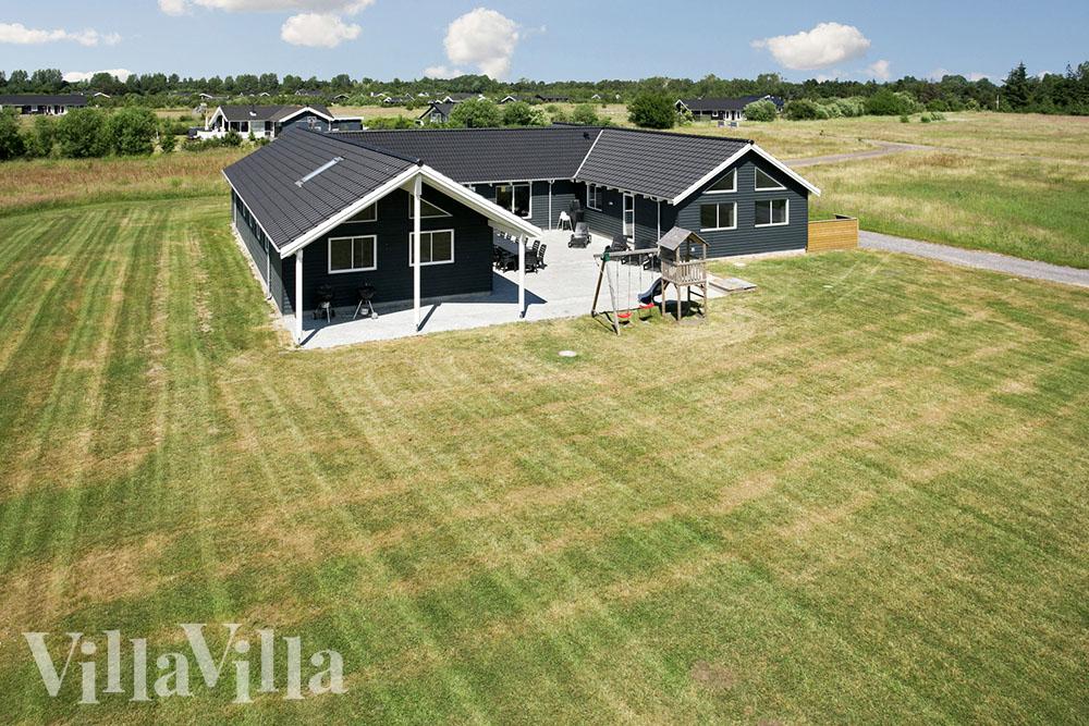 Dette lekre huset med svømmebasseng, nr. 343, med plass til 20 personer, ligger i Lolland/Falster/Møn