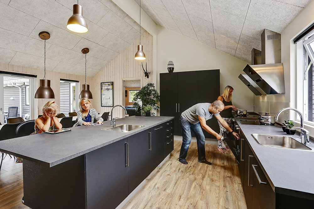 Kjøkkenet i luksushus nr. 346 er fullt utstyrt så dere lett kan lage mat til 22 personer.