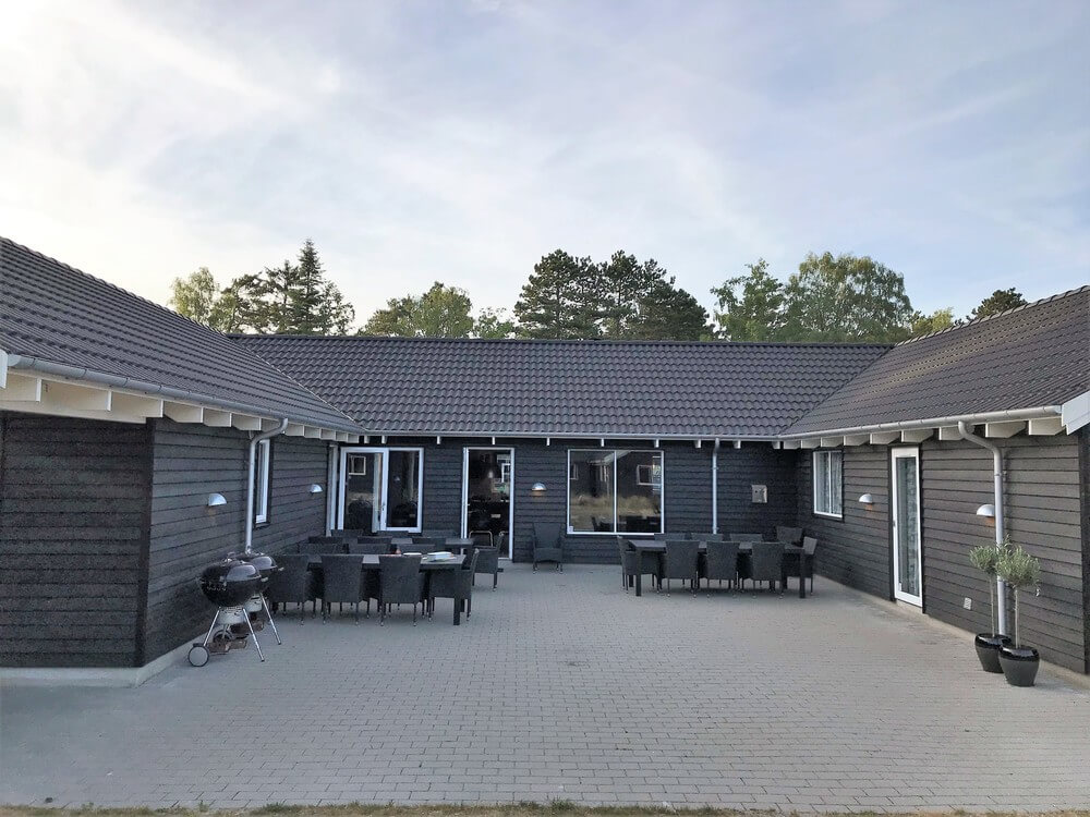 Luksushus nr. 346 har en deilig terrasse med gode hagemøbler til 22 personer.