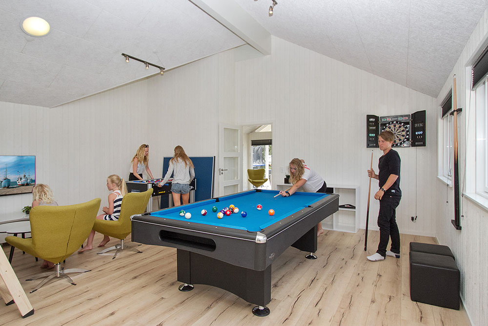 I tillegg til alle aktivitetsmulighetene i husets bassengavdeling, kan du også spille biljard, bordtennis og dart i luksushus nr. 347