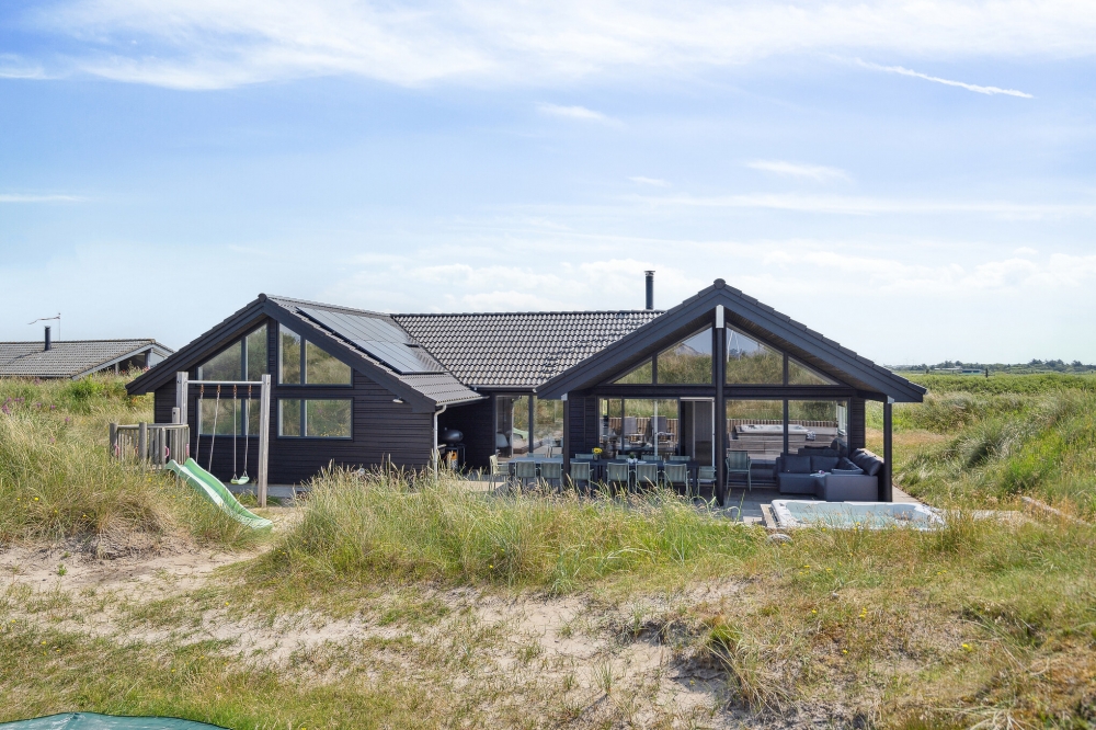 Dette lekre huset med svømmebasseng, nr. 348, med plass til 20 personer, ligger i Vestjylland