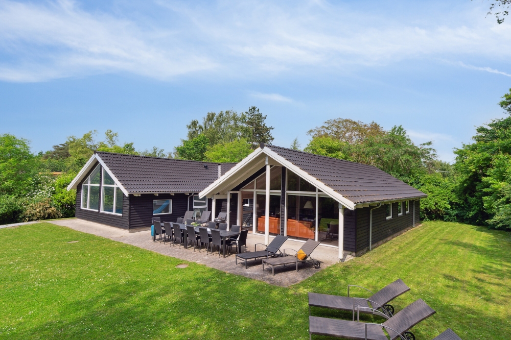 Dette lekre huset med svømmebasseng, nr. 352, med plass til 14 personer, ligger i Nordsjælland