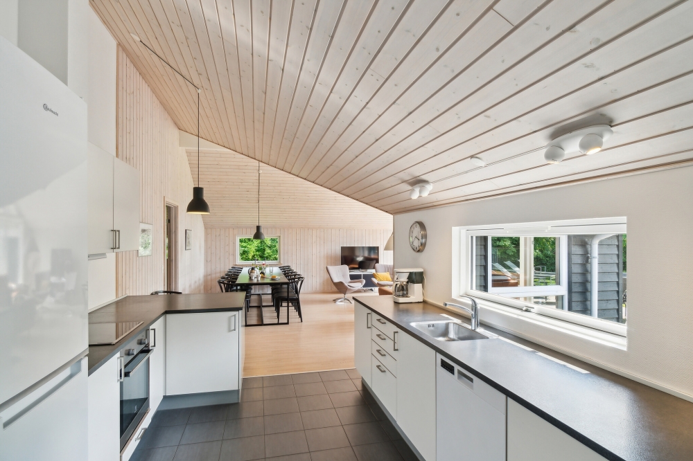 Kjøkkenet i luksushus nr. 352 er godt innrettet.