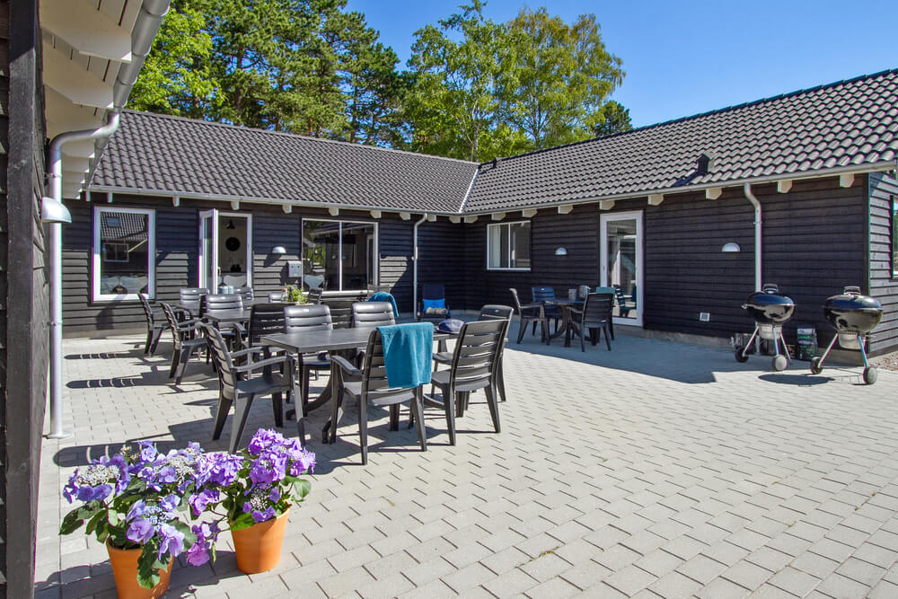 Luksushus nr. 351 har en deilig terrasse med gode hagemøbler til 22 personer.