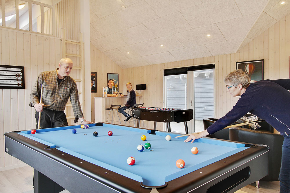 I tillegg til alle aktivitetsmulighetene i husets bassengavdeling, kan du også spille biljard, bordtennis og dart i luksushus nr. 357