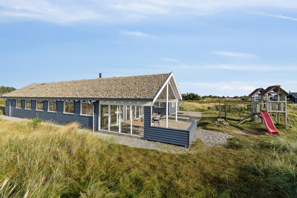 Dette lekre huset med svømmebasseng, nr. 357, med plass til 18 personer, ligger i Vestjylland