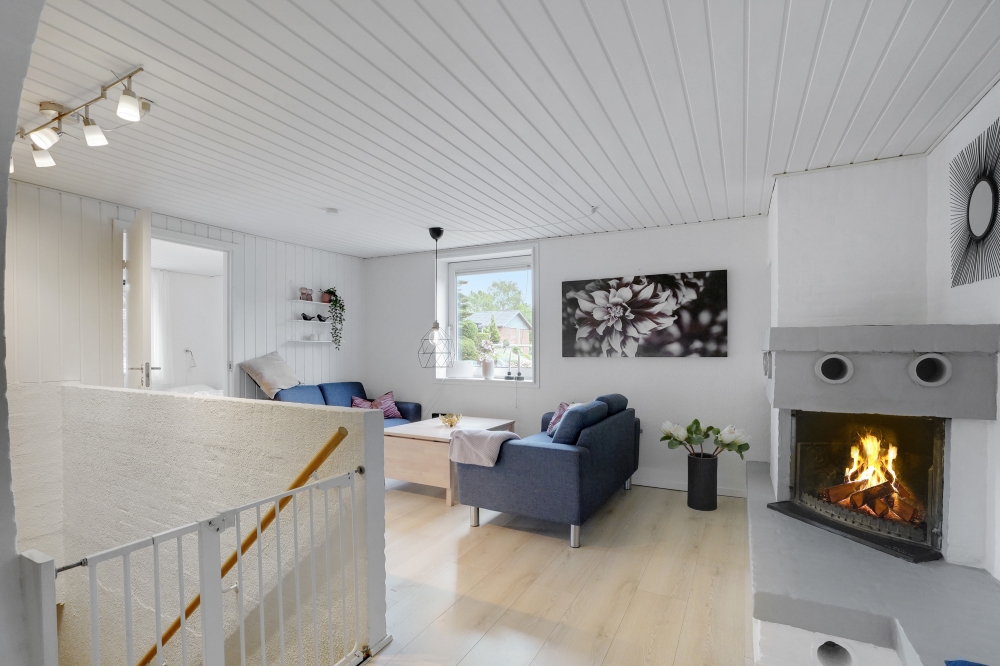 Sofakroken i luksushus nr. 373 i Limfjorden.