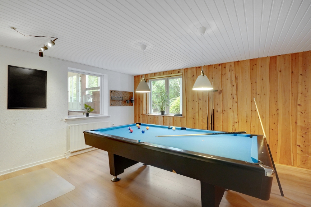 I tillegg til alle aktivitetsmulighetene i husets bassengavdeling, kan du også spille biljard, bordtennis og dart i luksushus nr. 373