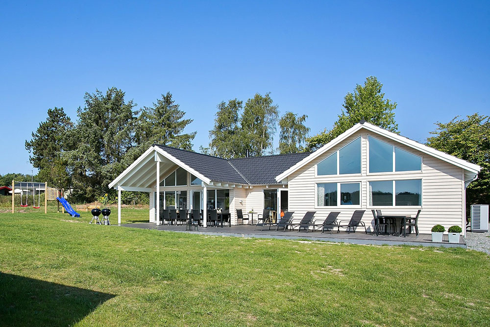 Luksushus nr. 379 har en deilig terrasse med gode hagemøbler til 18 personer.