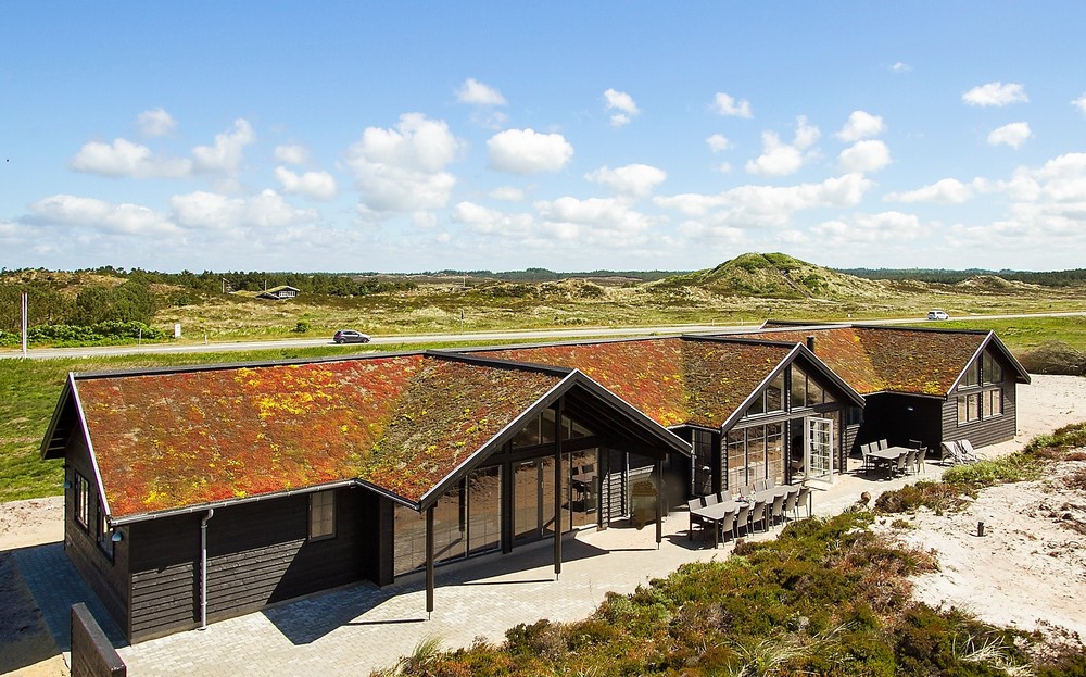Dette lekre huset med svømmebasseng, nr. 383, med plass til 18 personer, ligger i Vestjylland