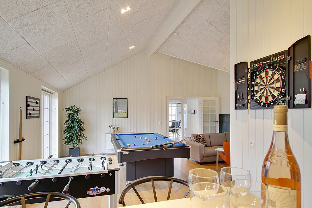 Konkurrer i feriehusets aktivitetsrom når dere besøker luksushus nr. 386 i Østjylland.