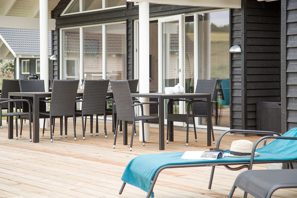 Nyt en grillkveld på terrassen i luksushus nr. 388 i Nordsjælland