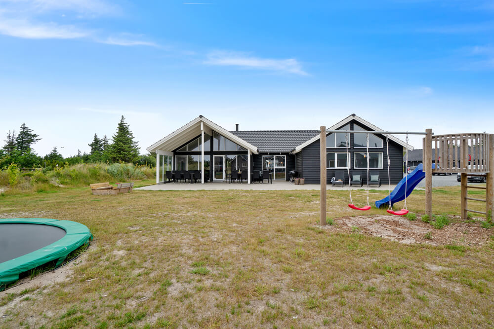 Dette lekre huset med svømmebasseng, nr. 390, med plass til 18 personer, ligger i Vestjylland