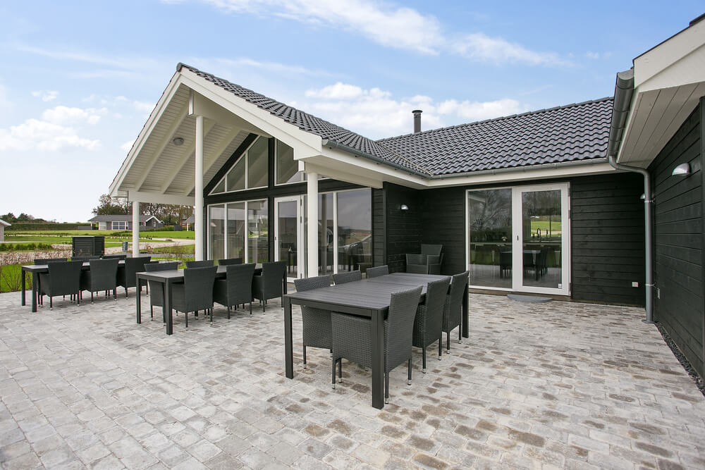 Luksushus nr. 392 har en deilig terrasse med gode hagemøbler til 18 personer.