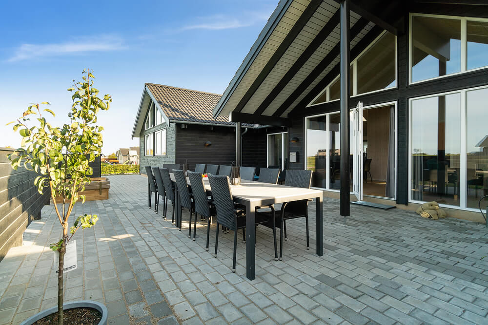 Nyt en grillkveld på terrassen i luksushus nr. 418 i Fyn og øyer
