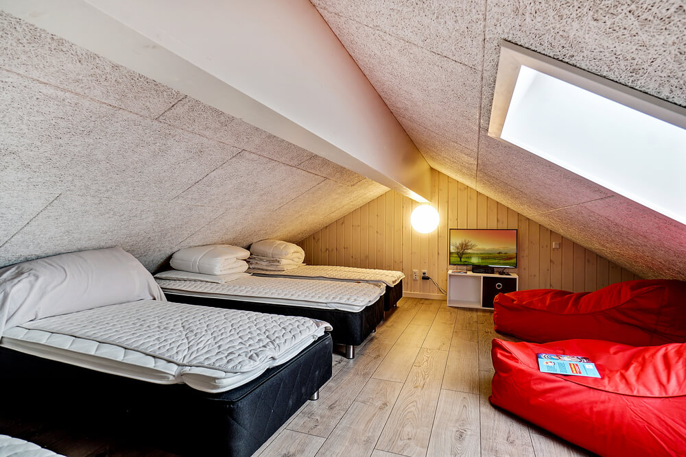 Noen av de 16 soveplassene i luksushus nr. 425 finnes på hems