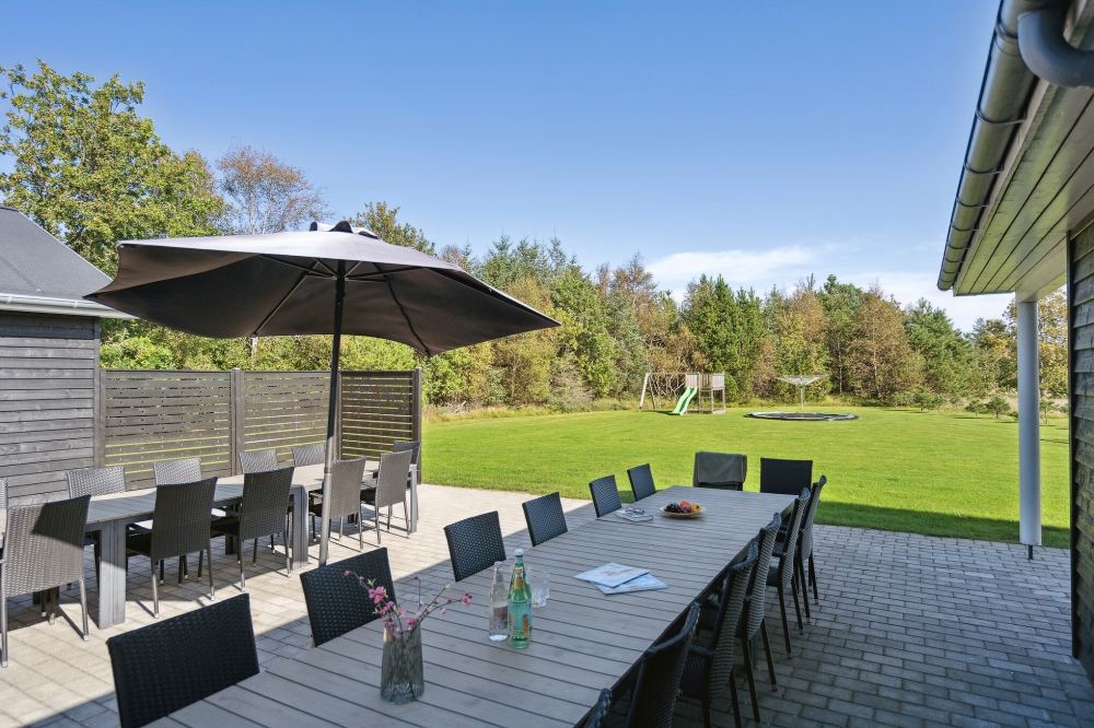 Luksushus nr. 439 har en deilig terrasse med gode hagemøbler til 24 personer.