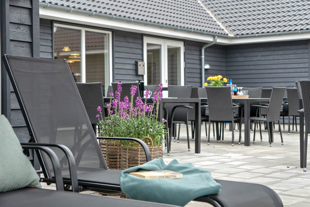 Luksushus nr. 431 har en deilig terrasse med gode hagemøbler til 30 personer.