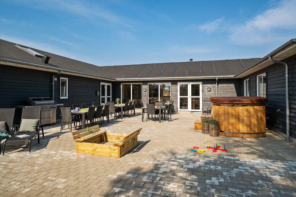 Luksushus nr. 440 har en deilig terrasse med gode hagemøbler til 24 personer.