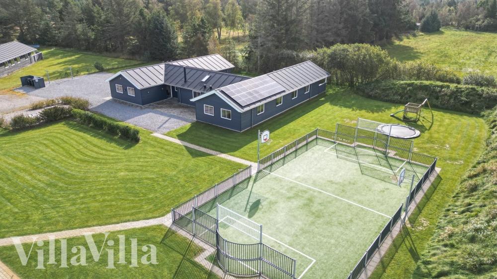 Dette lekre huset med svømmebasseng, nr. 440, med plass til 24 personer, ligger i Nordjylland