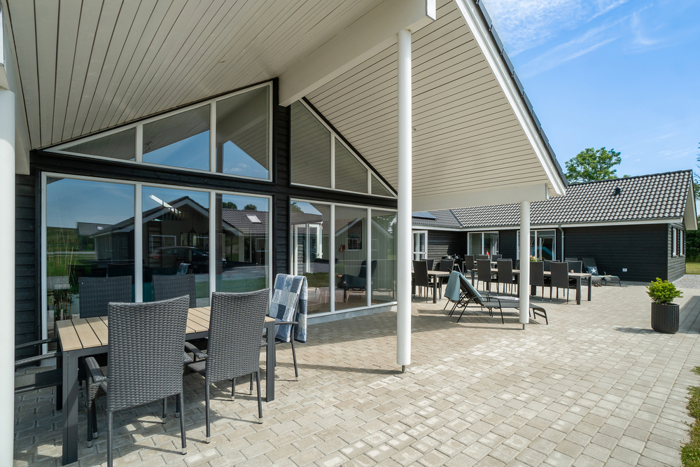 Stor terrasse i luksushus nr. 441 i Østjylland.