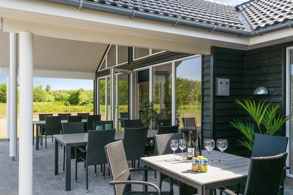 Luksushus nr. 433 har en deilig terrasse med gode hagemøbler til 16 personer.