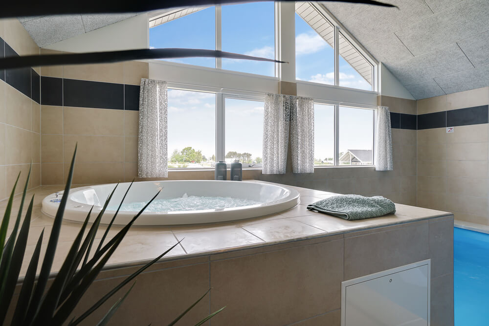 Nyt varmen i boblebadet i luksushus nr. 437 i Fyn og øyer