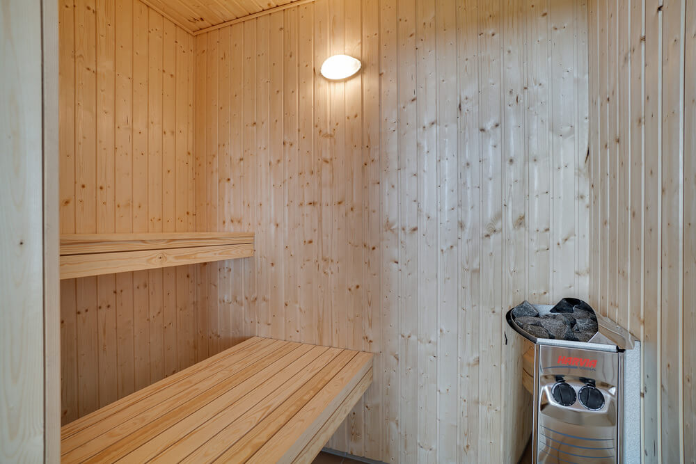 Nyt varmen i badstuen i luksushus nr. 437 til 18 personer