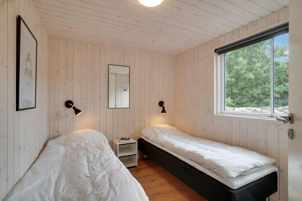 Et av de 7 soverommene i luksushus nr. 449 i Bornholm.