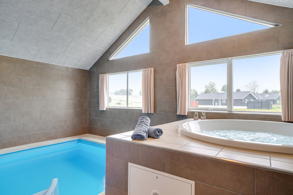 Nyt varmen i boblebadet i luksushus nr. 474 i Østjylland