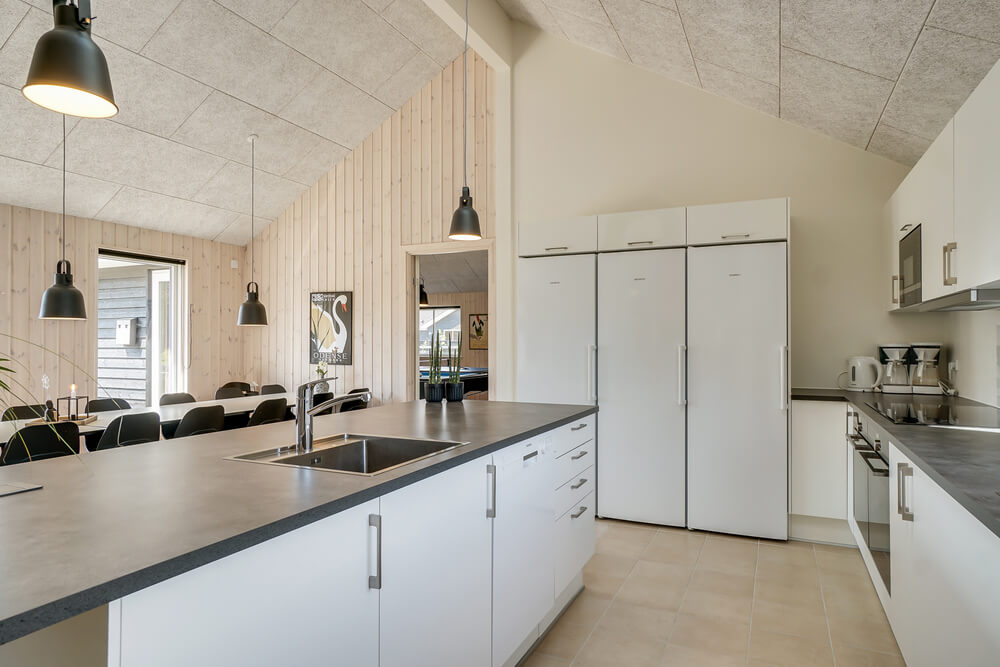 Kjøkkenet i luksushus nr. 451 i Østjylland er godt innrettet.