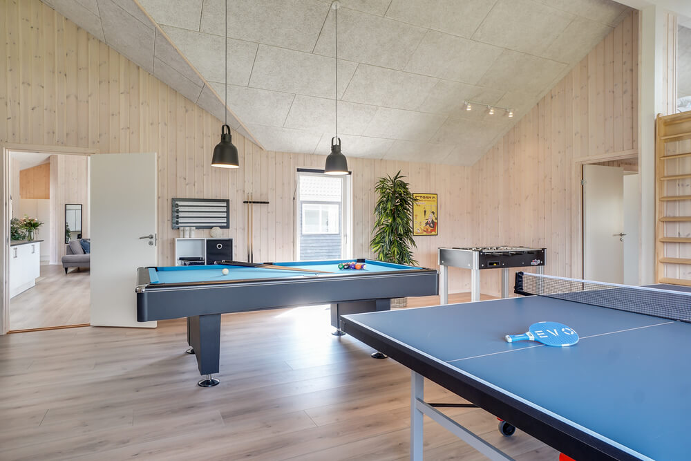 I tillegg til alle aktivitetsmulighetene i husets bassengavdeling, kan du også spille biljard, bordtennis og dart i luksushus nr. 451