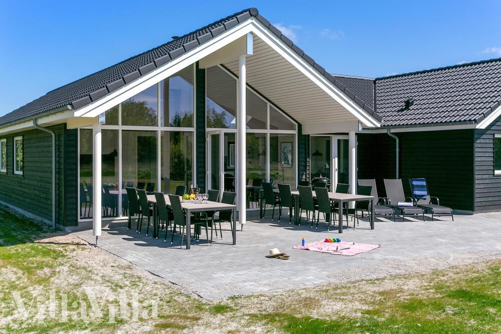 Dette lekre huset med svømmebasseng, nr. 459, med plass til 16 personer, ligger i Lolland/Falster/Møn