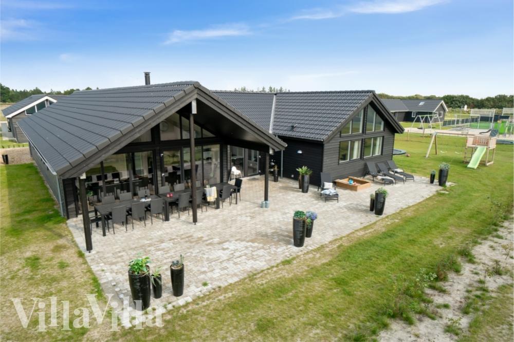 Dette lekre huset med svømmebasseng, nr. 464, med plass til 16 personer, ligger i Vestjylland