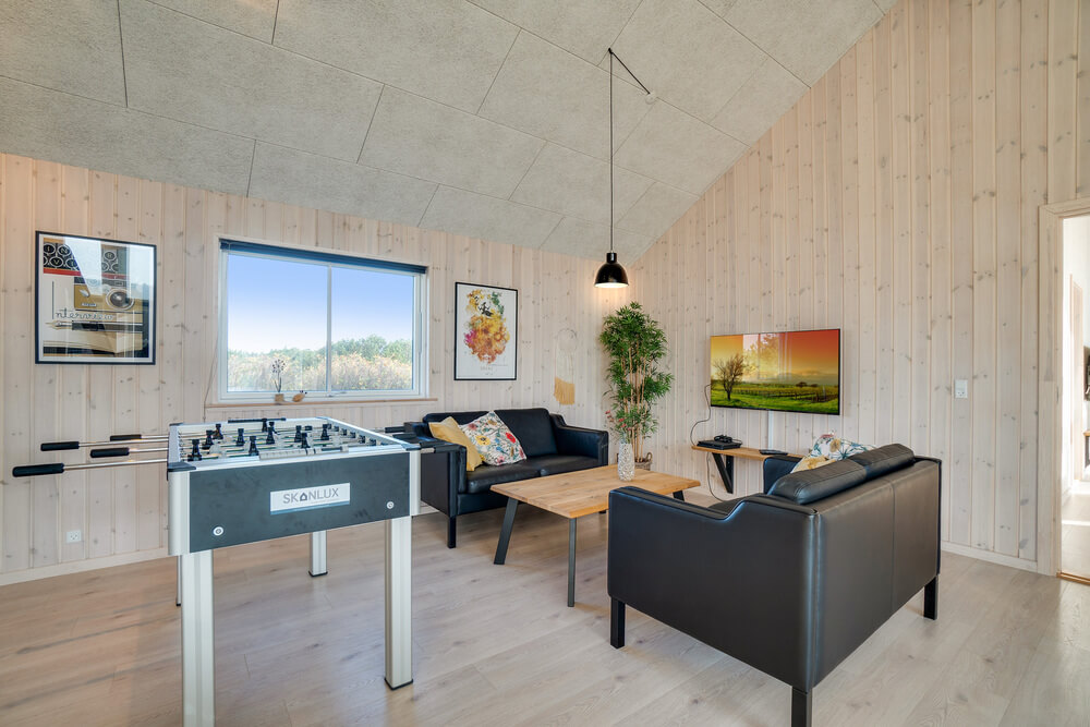 Konkurrer i feriehusets aktivitetsrom når dere besøker luksushus nr. 477 i Vestjylland.