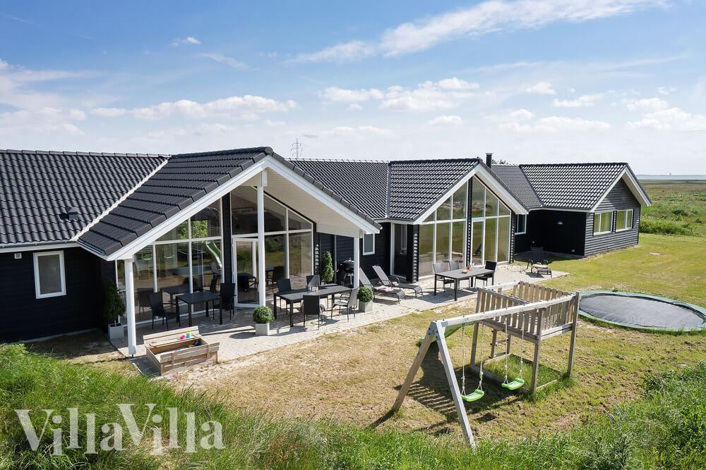 Dette lekre huset med svømmebasseng, nr. 477, med plass til 18 personer, ligger i Vestjylland
