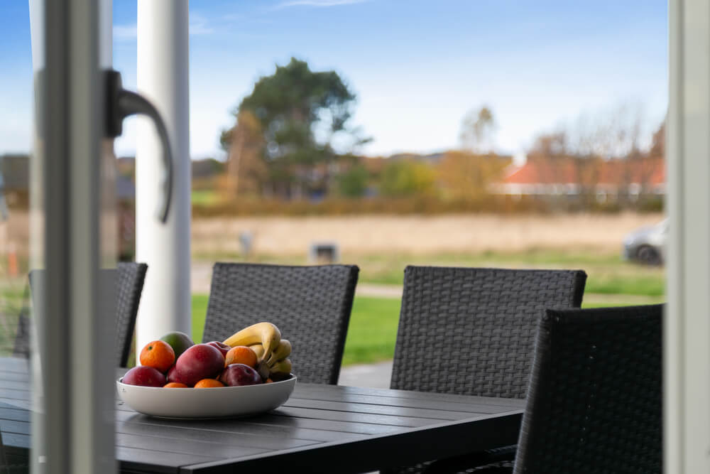 Luksushus nr. 489 har en deilig terrasse med gode hagemøbler til 18 personer.