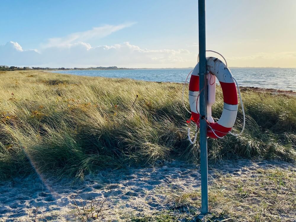 Stranden nær luksushus nr. 489 i Østjylland er ideell til gåturer.